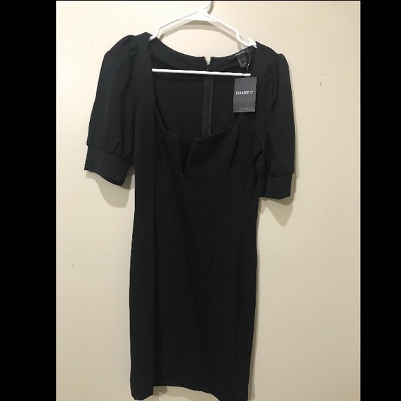 Black dress - Picture 2 of 5